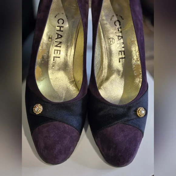 Chanel Vintage Women's Purple Suede and Black Heels - Picture 6 of 16